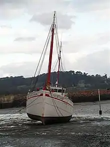 La Fée de l'Aulne à sec en 2005, avant sa restauration.