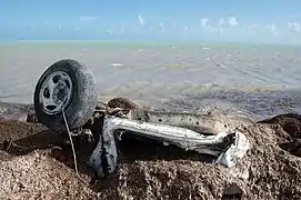 Restes d'une voiture sur le côté de l'Overseas Highway, après Irma, le 10 octobre 2017.