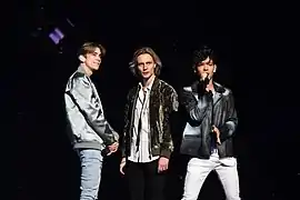 FO&O, interprétant Gotta Thing About You.