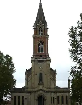 Façade de l'église Saint-Jean-Saint-Louis.