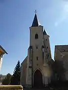 Façade et clocher-porche.