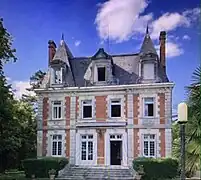 Façade sud du château.
