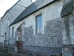 Appareillage de galets de silex en épi, mur nord.