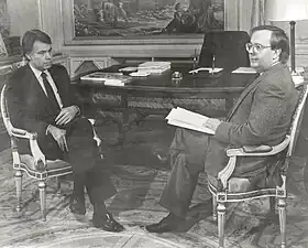 Le Président du gouvernement Felipe González interviewé par le journaliste Ramón Colom (es) pour Informe Semanal.