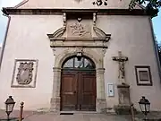 Portail d'entrée néo-Renaissance (1821).