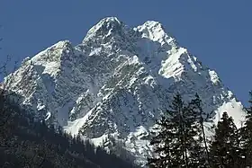 Vue de la face est de la Mittagspitze et de la Fiechter Spitze depuis l'abbaye de Fiecht.
