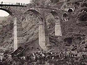 Sauvetage des survivants après l'accident.