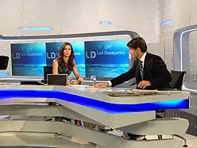 Ana Pastor García sur le plateau de l'émission lors d’une interview avec Oriol Pujol Ferrusola.