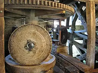 La ribe et les engrenages de l'huilerie de Fondremand