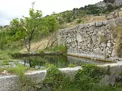 Fontane-lavoir des Ferrages, réservée aux malages.