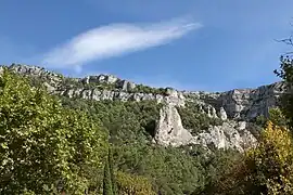 Fontaine-de-Vaucluse, au centre.