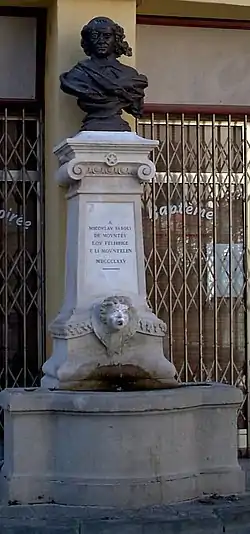 Fontaine avec un buste de Nicolas Saboly.