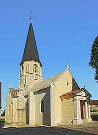 XIIe et XVIe, clocher du XVIIIe siècle.