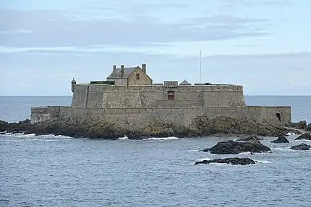 Le Fort national à marrée haute, ancien Fort royal (1689)
