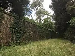 Mur d'escarpe perpendiculaire à Port Bloc