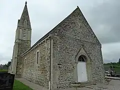 La nef de l'église de Foulognes (Calvados) et la base du clocher sont entièrement en arête-de-poisson, XIIe siècle.
