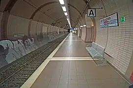 L'une des voies et le quai.