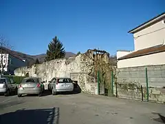 Aqueduc médiéval du canal des Moulins rue des Battoirs hauteur de chute 4 m.