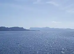 Le Fusafjorden vu vers le sud, vers Bjørnafjorden et Tysnes.