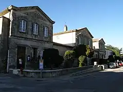 Les anciennes écoles.