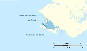 Carte d’une côte, avec le continent en jaune et la mer en bleu.