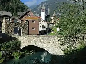 La Zollbrücke, barrière d'octroi, sur le pont enjambant la Göschenerreuss à Göschenen (photo: 2013)