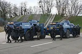 Peloton d'intervention : exercice d'arrestation d'un émeutier