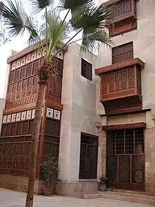 Moucharabieh vues de la cour.