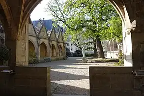 Le cloître, également...