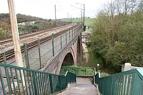 Passage côté bâtiment.