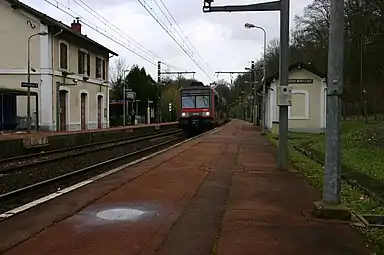 Abri sur le quai opposé.