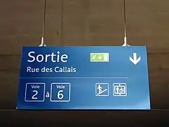 Panneau du souterrain d'accès aux quais.