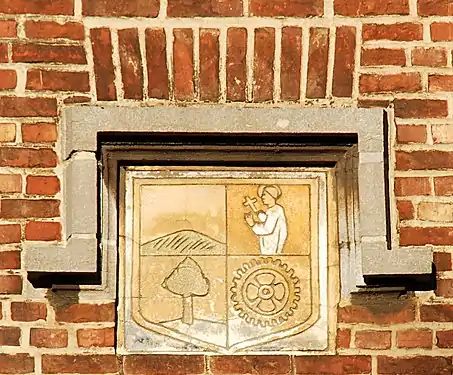 Sgraffite sur la gare de Court-Saint-Étienne.