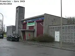 Bâtiment voyageurs fermé.