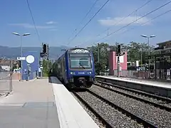 Arrivée d'un TER en provenance de Grasse.