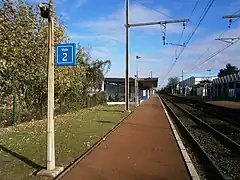 Quai et abri pour les voyageurs.