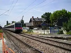 Arrivée d'un train de la ligne B du RER se dirigeant versMitry - Claye.
