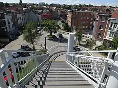 Escaliers et place des Arcades