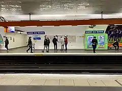 Les quais de la ligne 5 en mars 2022.