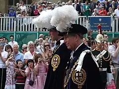 Le prince Charles (désormais roi Charles III) et William, l'actuel Prince de Galles, anciennement Duc de Cambridge en 2008.