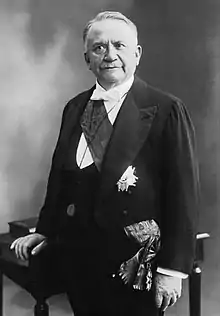 Photo officielle du président Gaston Doumergue, en habit de jour.