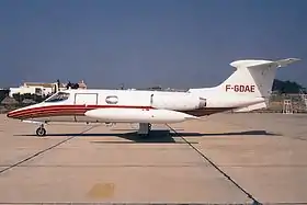 Learjet 24 civil immatriculé en France.
