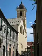 La facciata dal lato nord, verso Largo San Francesco da Paola