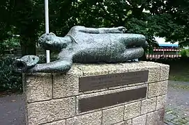 Le Corniste tombé (Fusillade (Gerrit Bolhuis) (nl), pour se rappeler d'une exécution perpétrée par les nazis.