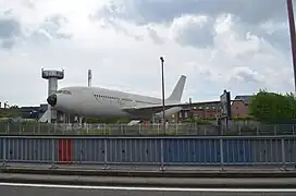 L'ancien "Airbus-café installé en 1999 et détruit lors de l'incendie de novembre 2020. La carcasse a été retirée en juillet 2021.