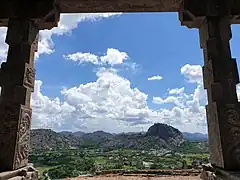 Vue depuis les hauteurs du site.