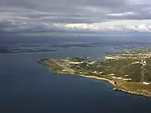 Vue aérienne de la baie.