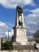 Le monument aux morts près de l'église (sept.&nbsp;2012).