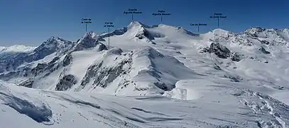 Vue depuis le nord sur la Grande aiguille Rousse et les sommets environnants, côté Savoie depuis le grand Cocor (3 034 mètres).