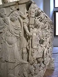 Traitement de l'angle gauche : passage du bas relief au haut relief